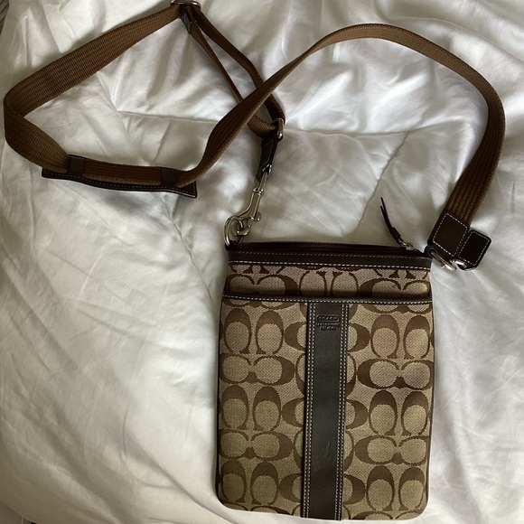 Coach crossbody - Picture 1 of 2